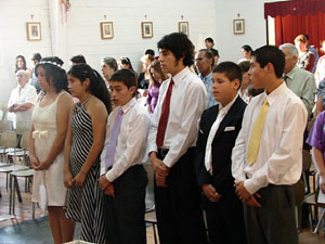 Primera Comunión de jóvenes en Parroquia San Ricardo.