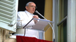 PapaFranciscoAngelus